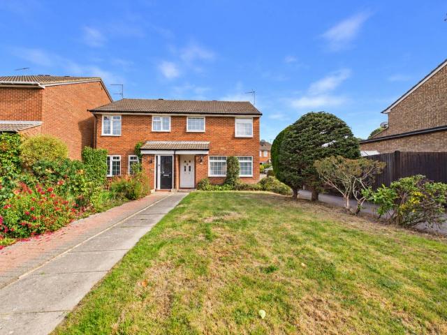 House for rent in Pound Hill, Crawley