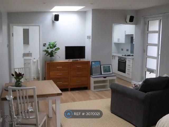 Studio for rent in Harestock, Winchester
