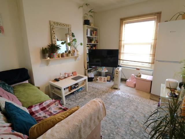 Apartment for rent in Stockwell, Greater London