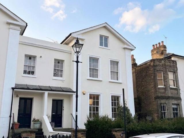 Apartment for rent in Stockwell, Greater London