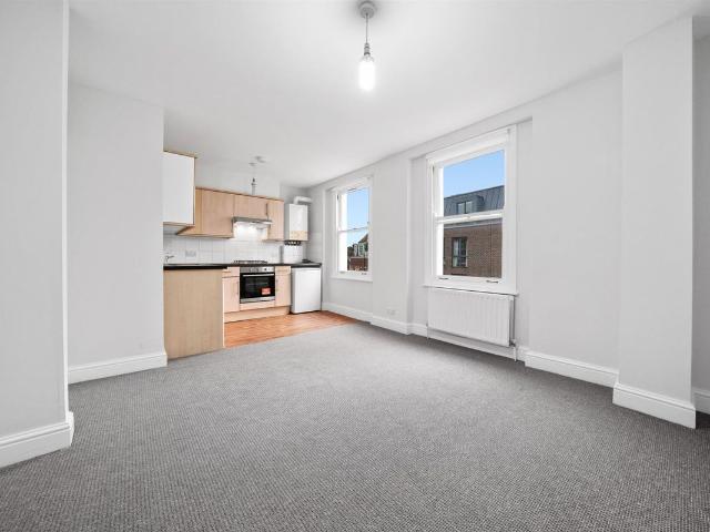 Apartment for rent in Stockwell, Greater London