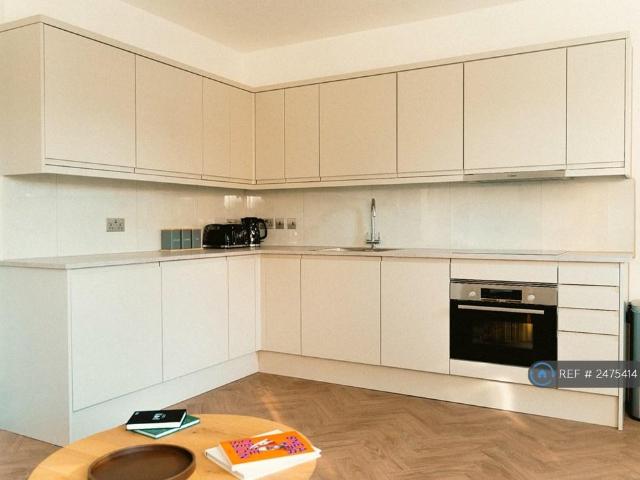 Apartment for rent in Oval, Greater London