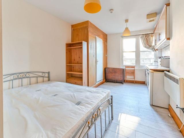 Studio for rent in West Hackney, Greater London
