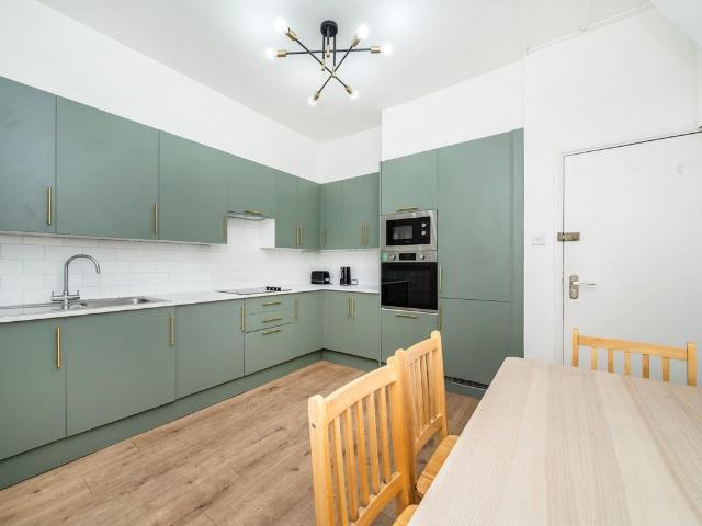 Apartment for rent in West Hackney, Greater London