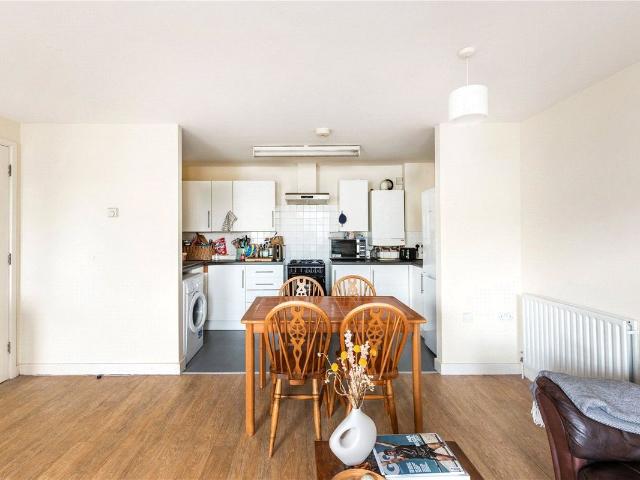 Apartment for rent in Shacklewell, Greater London