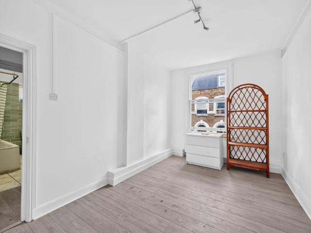 Apartment for rent in Shacklewell, Greater London