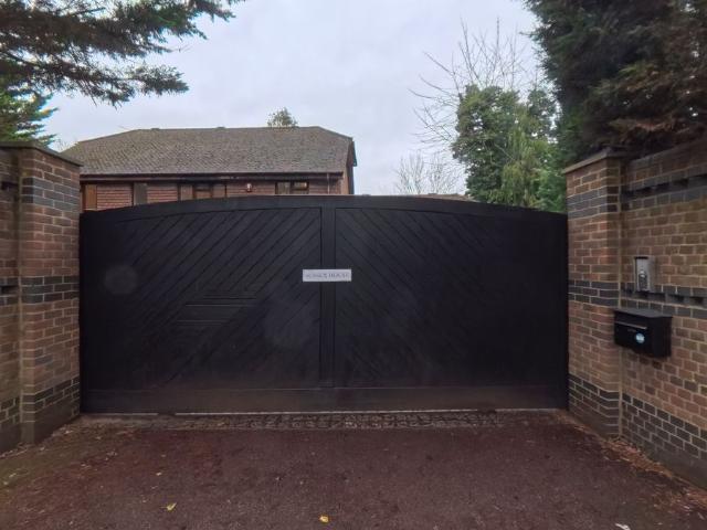House for rent in Stoke D'Abernon, Blackhills