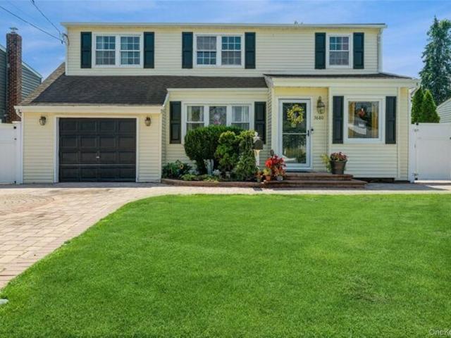 House for sale in Bethpage, New York