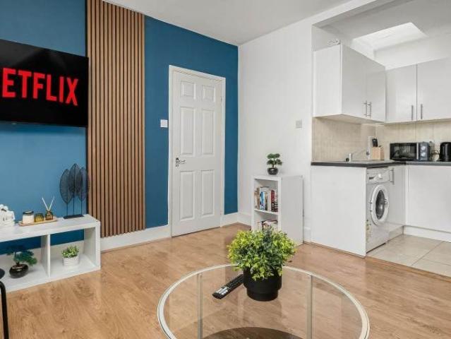 House for rent in Palmers Green, Greater London