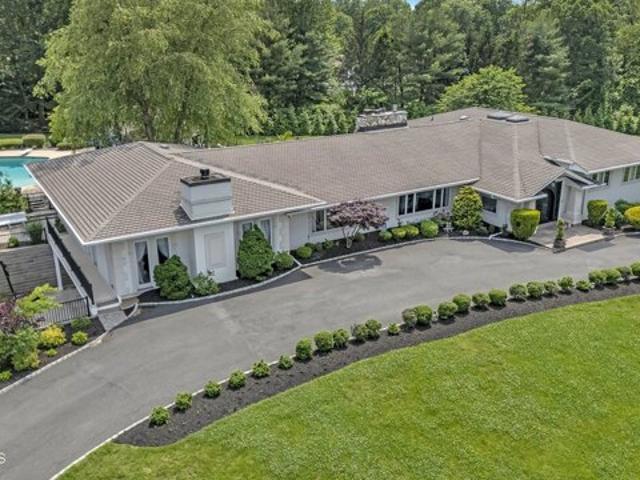 House for sale in Colts Neck