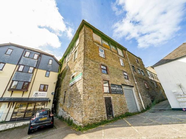 House for sale in Lamellion, Cornwall