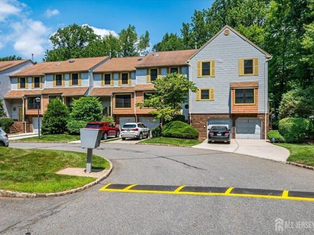 House for sale in Edison