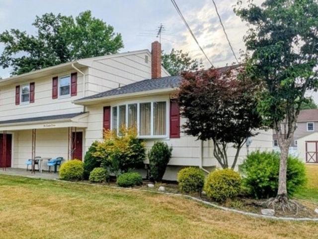 House for sale in Clark, New Jersey