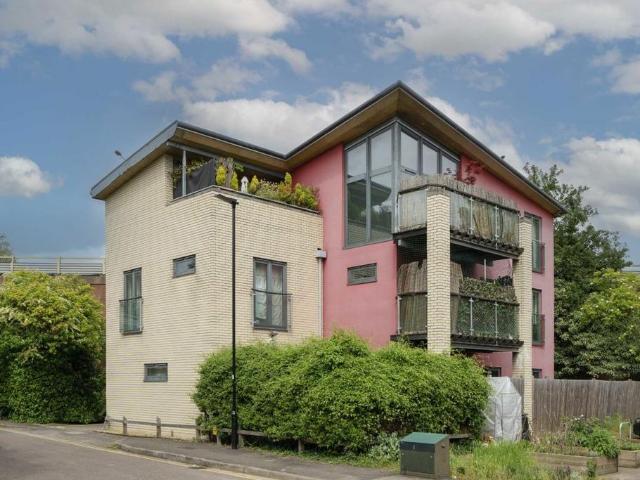 Apartment for rent in London Borough of Hounslow, Strand
