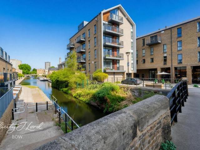Apartment for rent in Mile End, Greater London