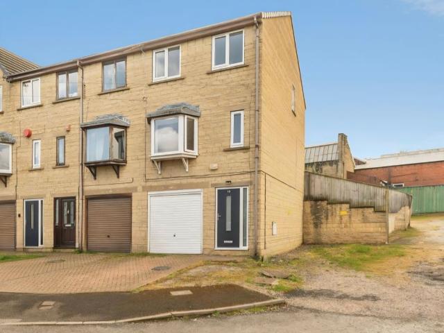 House for rent in Armitage Bridge, Kirklees