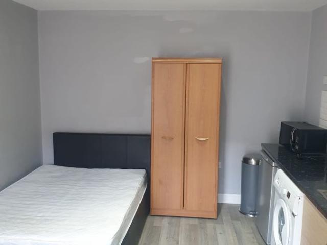 Studio for rent in Hillfields, West Midlands