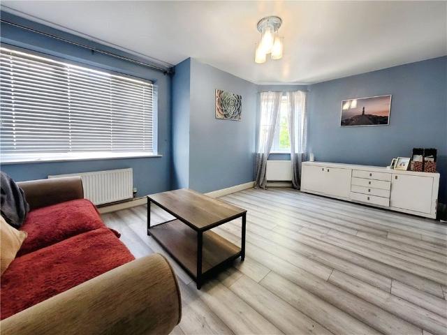 Apartment for rent in Row Town, Surrey