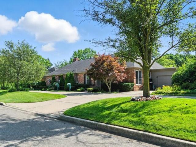 House for sale in Bloomfield Hills