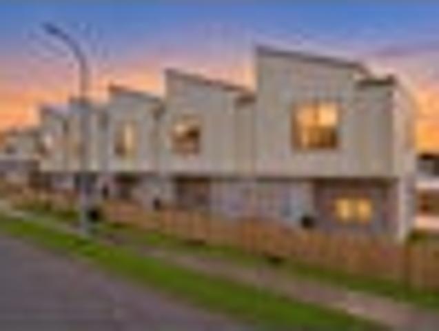 Townhouse for sale in Hillpark, Manurewa
