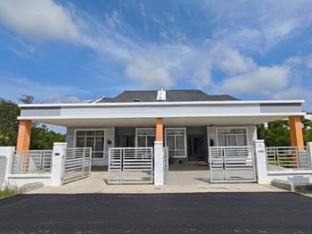 Terraced House for sale in Malaka