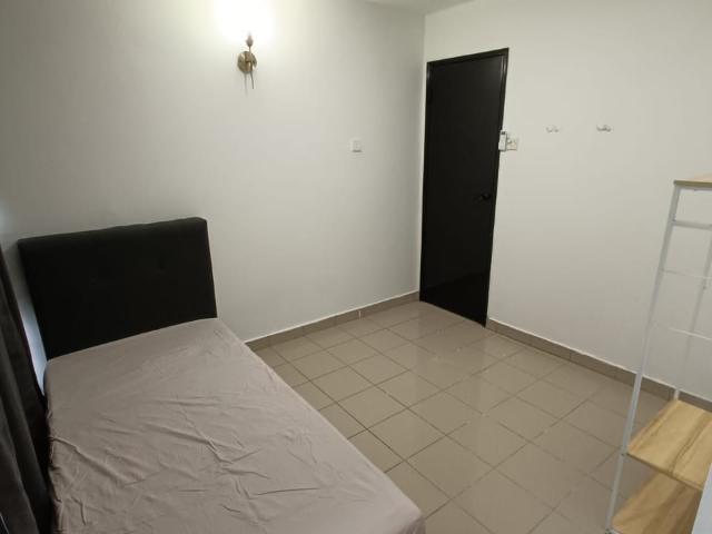 Room for rent in Petaling, Alam Impian