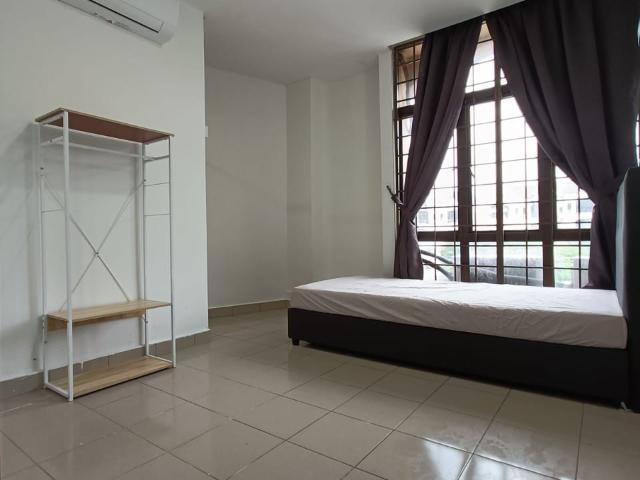 Room for rent in Petaling, Alam Impian