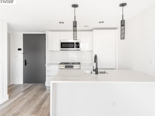 Room for rent in Arverne, New York
