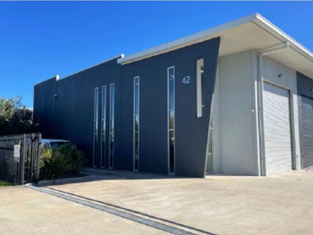 Warehouse for rent in Kings Creek, Queensland