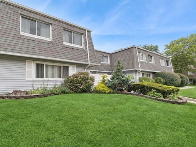 Condo for sale in Holtsville