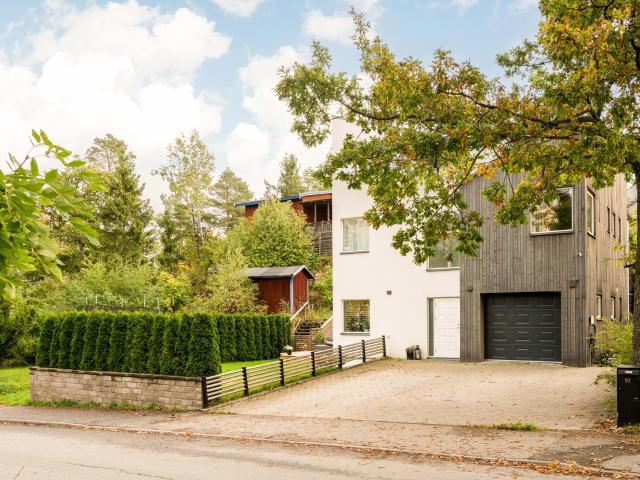 Villa till salu i Nacka, Älta