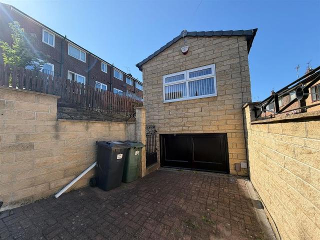 House for rent in Eccleshill, West Yorkshire