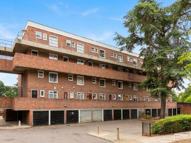 Apartment for rent in Roehampton, Greater London