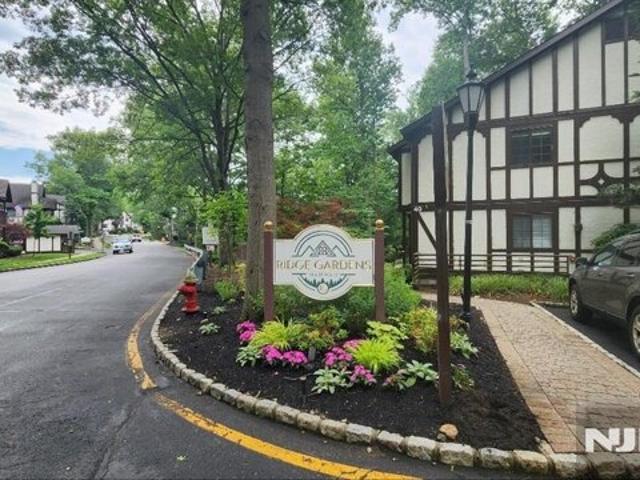 Condo for sale in Ridge Gardens, Mahwah