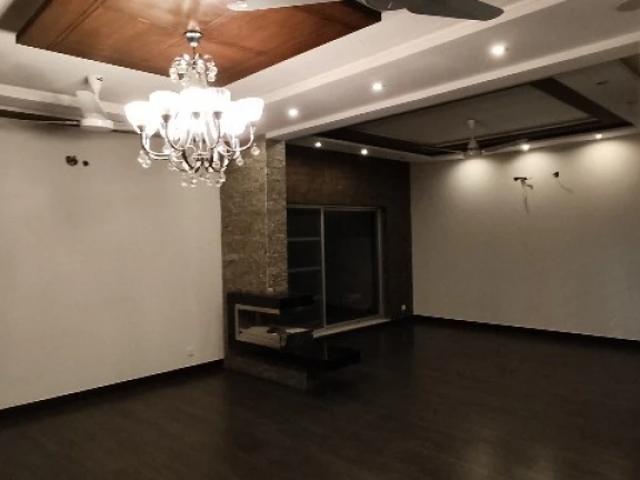 House for sale in DHA Phase 3, امر سدھو