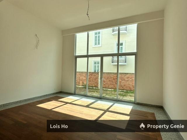 Bungalow for sale in Malaka
