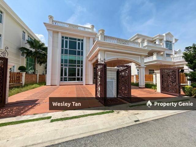 Bungalow for sale in Malaka