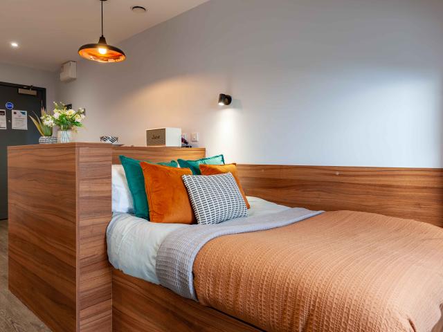 Apartment for rent in Row Town, Surrey