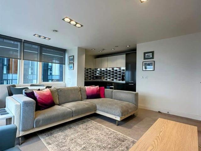 Apartment for rent in Waterfront, Calderstones