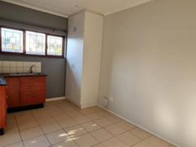 Apartment for rent in Die Vlakte, Strand