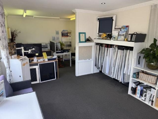 Warehouse for sale in Kings Creek, Queensland