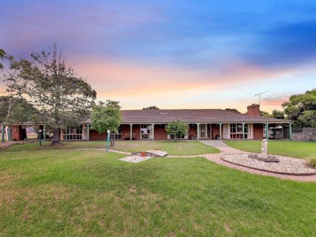 Cottage for sale in Lara, Victoria