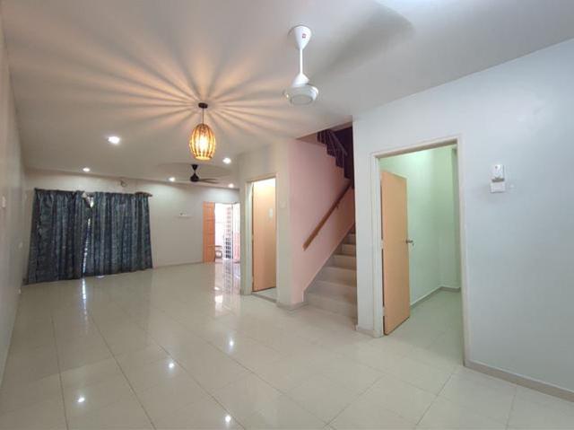 Terraced House for sale in Malaka