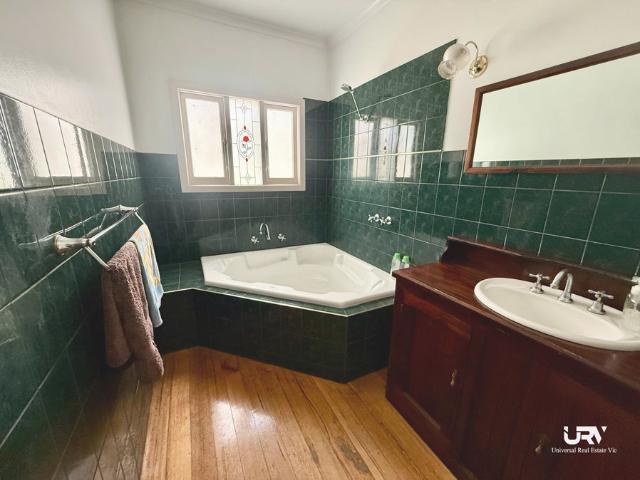 Cottage for sale in Yallourn, Victoria