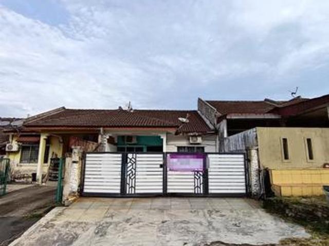 Terraced House for sale in Malaka