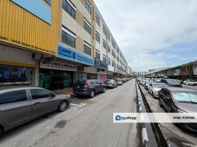 Shop for sale in Malaka