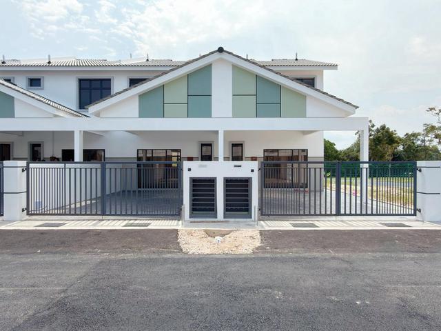Terraced House for sale in Malaka