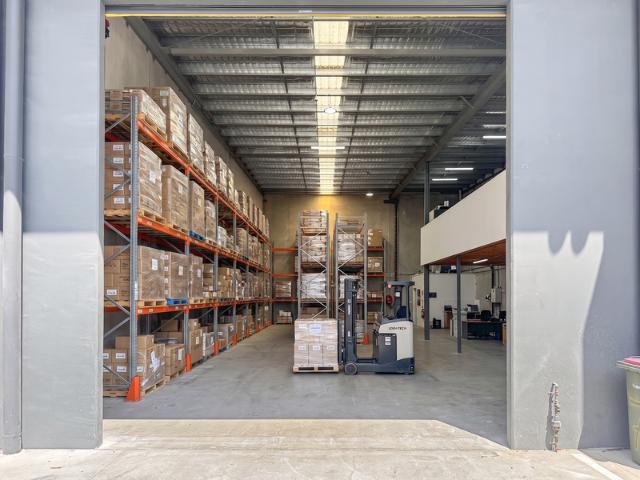 Warehouse for rent in Kings Creek, Queensland