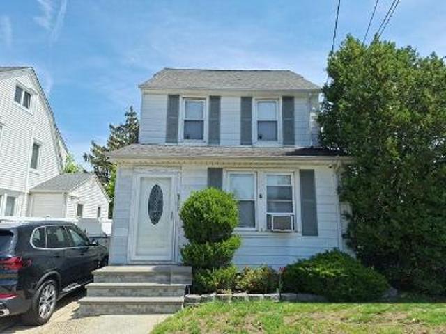 House for sale in Williston Park