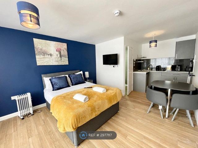 Studio for rent in London Borough of Ealing, Greater London